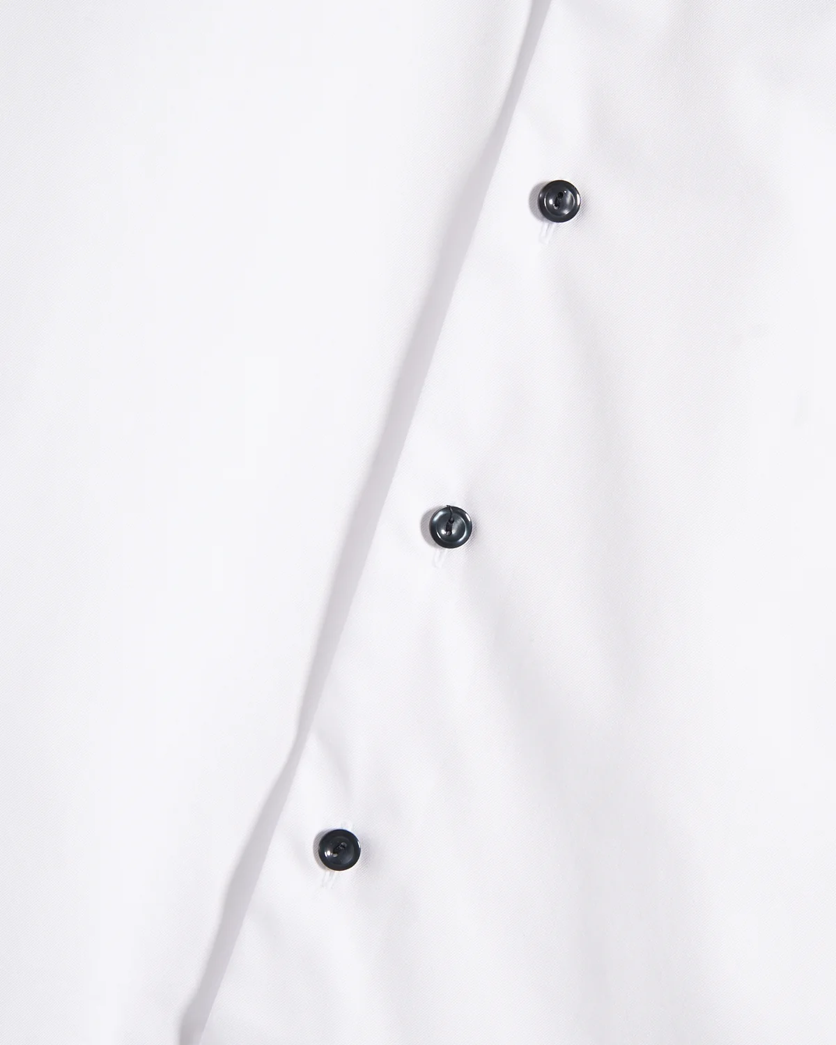 Signature White Twill Contemporary Shirt With Black Buttons - Image 4