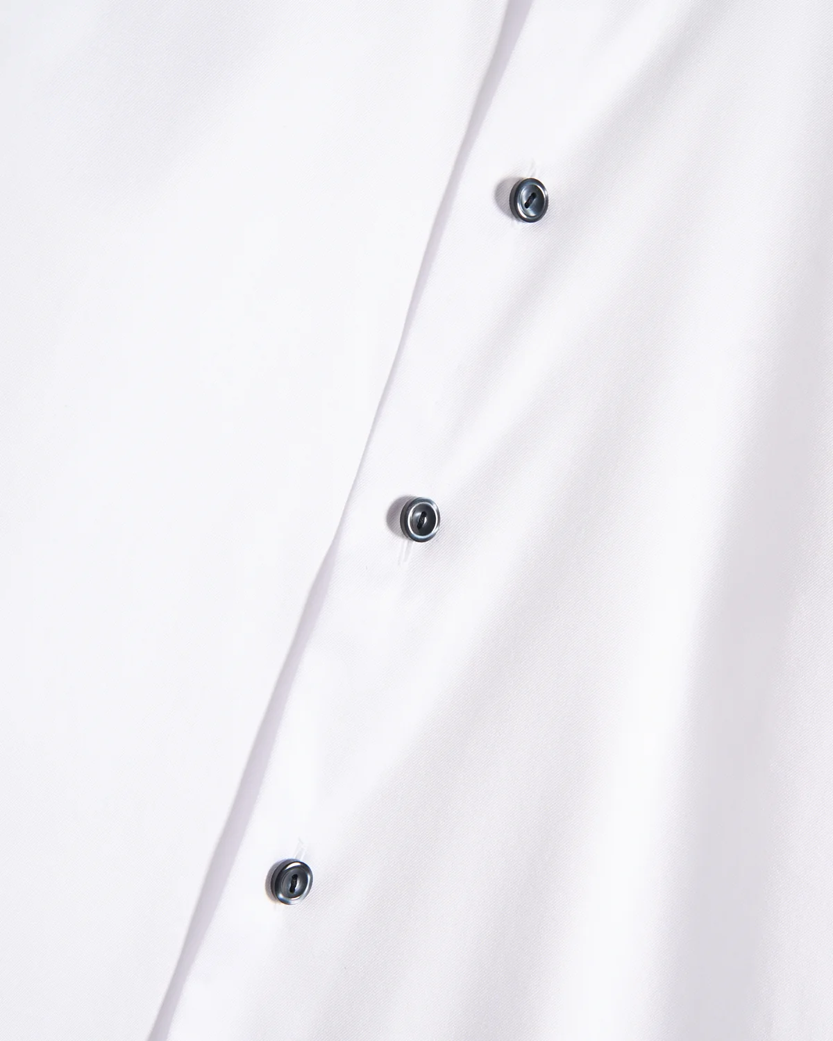 Signature White Twill Slim Shirt With Black Buttons - Image 4