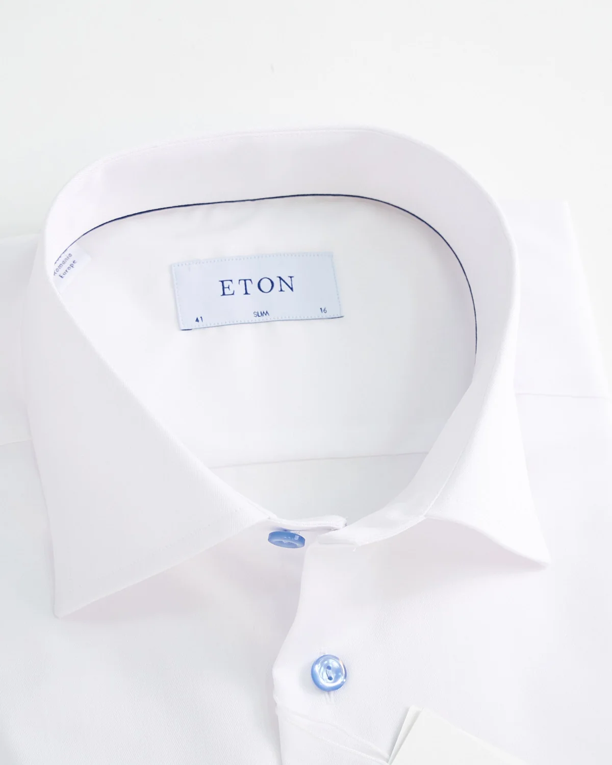 Signature White Twill Slim Shirt With Blue Buttons - Image 3