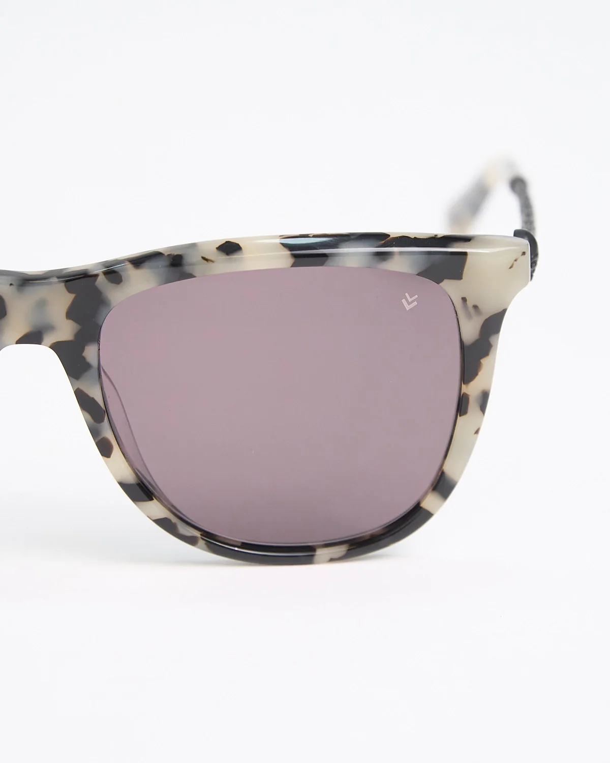 Tortoise Frame Classic Semi-Rounded V544 Sunglasses - Image 6