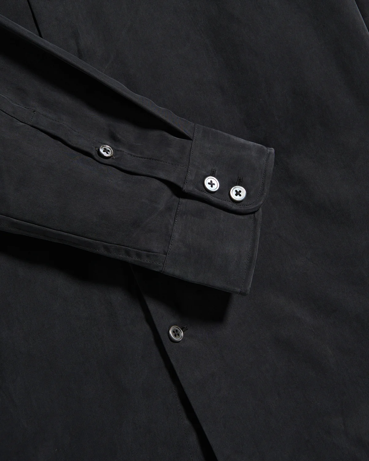 Slim Fit Shirt With Wire Inserted Collar - Image 4